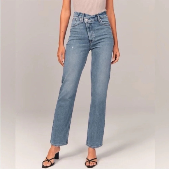 Abercrombie & Fitch Ultra High Rise 90s Straight Cross Over Waistband Jeans 24 - Picture 1 of 7
